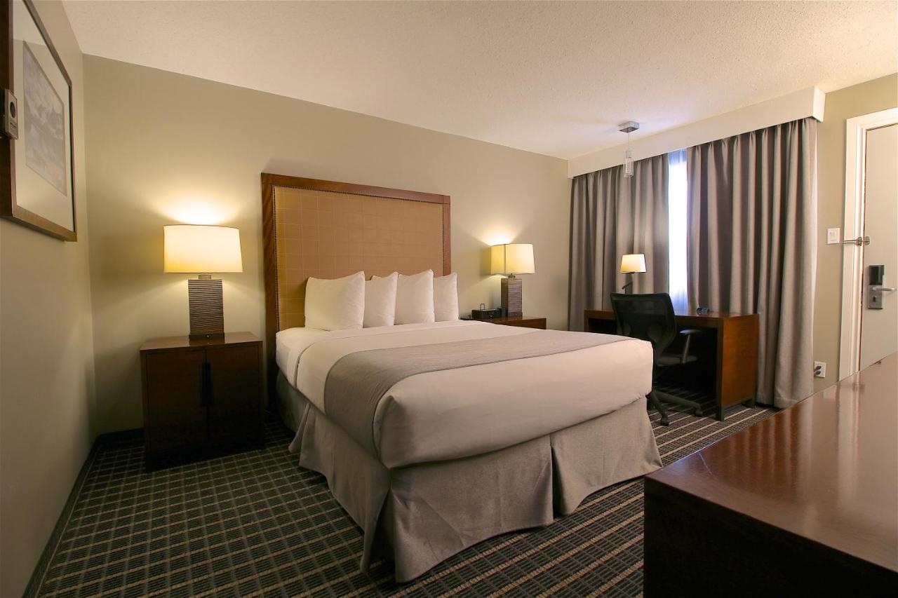Hotel Clarion Pointe 3*