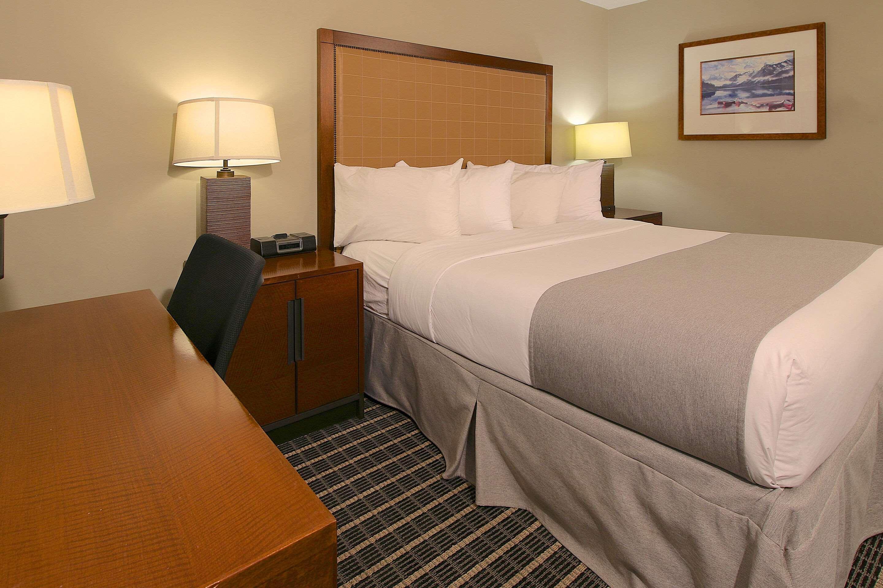 Hotel Clarion Pointe 3*