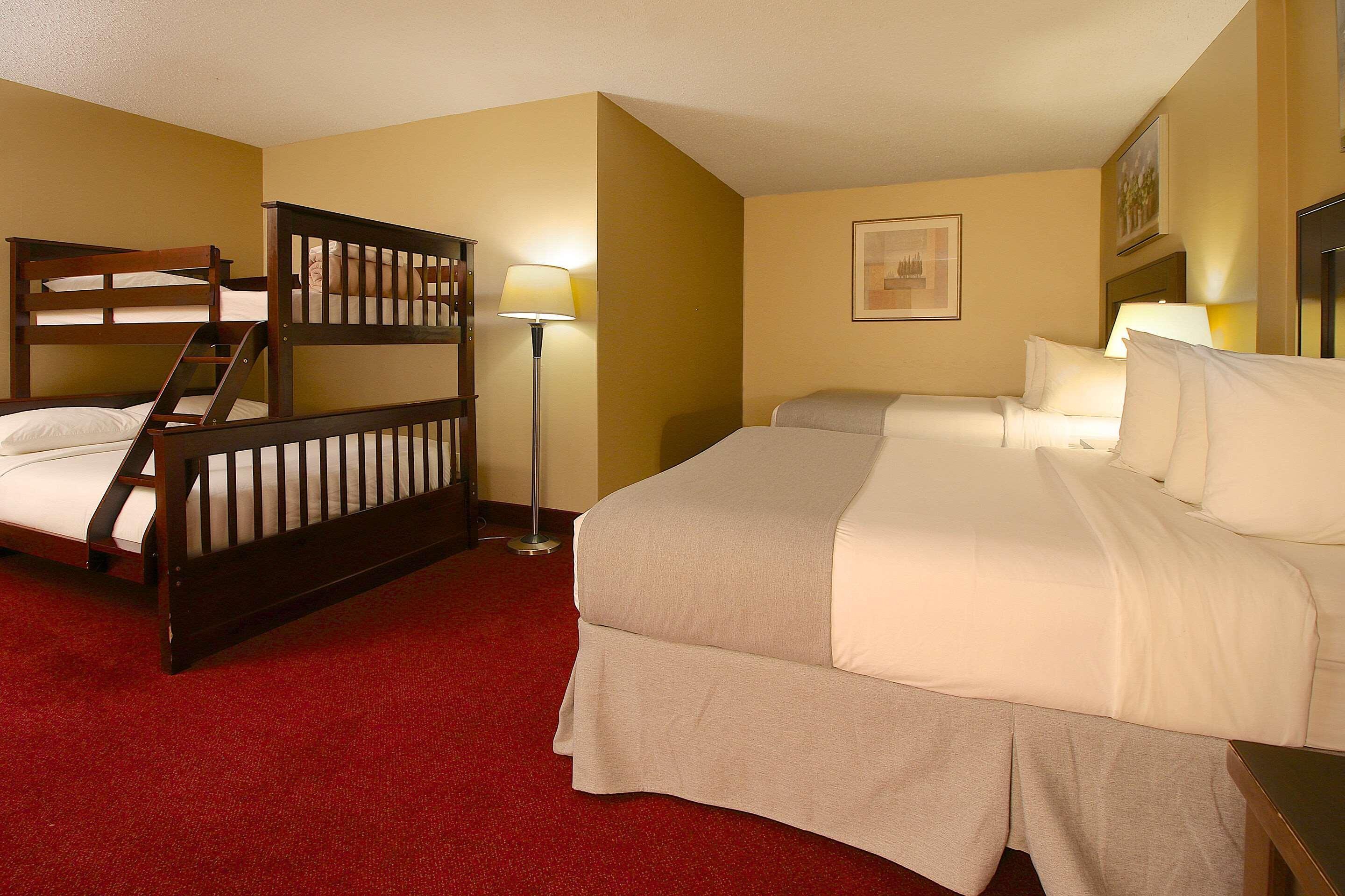 Clarion Pointe Hotel